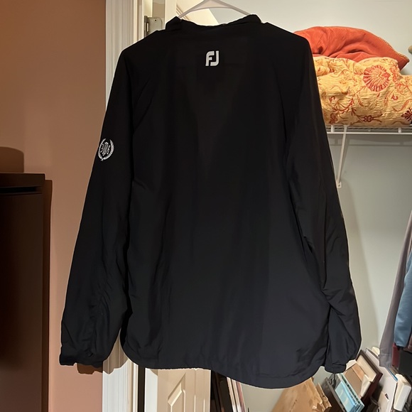 pullover windbreaker - Picture 3 of 3